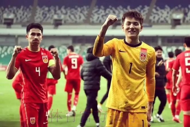 李昊:对方最后那球踩我耳朵上了,必须得扑没办法 李昊:对方最后那球踩我耳朵上了,必须得扑没办法